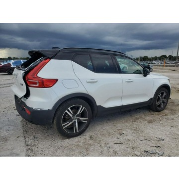 Volvo   SUV 2022,  2.0 benzyna, automat - Na sprzedaż za 47 000 zł - Tarnów - zdjęcie 4