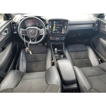 Volvo   SUV 2022,  2.0 benzyna, automat - Na sprzedaż za 47 000 zł - Tarnów - zdjęcie 8