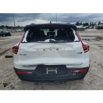 Volvo   SUV 2022,  2.0 benzyna, automat - Na sprzedaż za 47 000 zł - Tarnów - zdjęcie 6