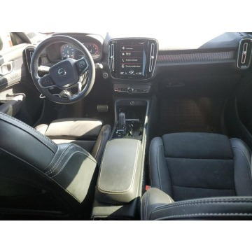 Volvo   SUV 2020,  2.0 benzyna, automat - Na sprzedaż za 35 000 zł - Tarnów - zdjęcie 8
