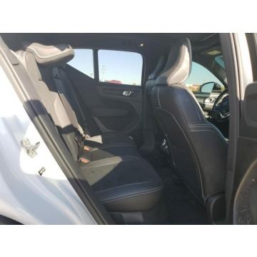 Volvo   SUV 2020,  2.0 benzyna, automat - Na sprzedaż za 35 000 zł - Tarnów - zdjęcie 9