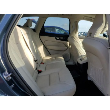 Volvo   SUV 2022,  2.0 hybryda, automat - Na sprzedaż za 69 000 zł - Tarnów - zdjęcie 11