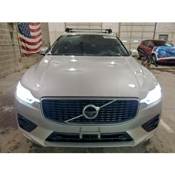 Volvo   SUV 2019,  2.0 benzyna, automat - Na sprzedaż za 38 000 zł - Tarnów - zdjęcie 3