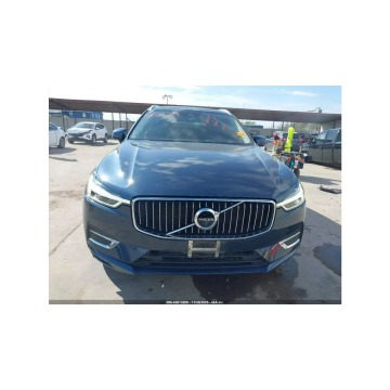 Volvo   SUV 2021,  2.0 benzyna, automat - Na sprzedaż za 59 000 zł - Tarnów - zdjęcie 3