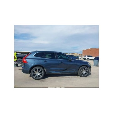 Volvo   SUV 2021,  2.0 benzyna, automat - Na sprzedaż za 59 000 zł - Tarnów - zdjęcie 4