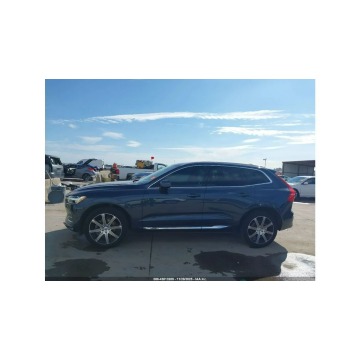 Volvo   SUV 2021,  2.0 benzyna, automat - Na sprzedaż za 59 000 zł - Tarnów - zdjęcie 5