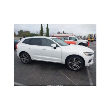 Volvo   SUV 2019,  2.0 benzyna, automat - Na sprzedaż za 37 000 zł - Tarnów - zdjęcie 4
