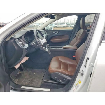 Volvo   SUV 2020,  2.0 benzyna, automat - Na sprzedaż za 37 000 zł - Tarnów - zdjęcie 7