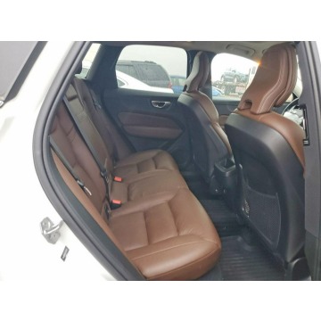 Volvo   SUV 2020,  2.0 benzyna, automat - Na sprzedaż za 37 000 zł - Tarnów - zdjęcie 10