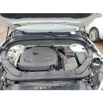 Volvo   SUV 2020,  2.0 benzyna, automat - Na sprzedaż za 37 000 zł - Tarnów - zdjęcie 11