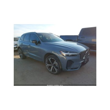 Volvo   SUV 2022,  2.0 benzyna, automat - Na sprzedaż za 59 000 zł - Tarnów - zdjęcie 2