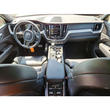 Volvo   SUV 2021,  2.0 benzyna, automat - Na sprzedaż za 45 000 zł - Tarnów - zdjęcie 8
