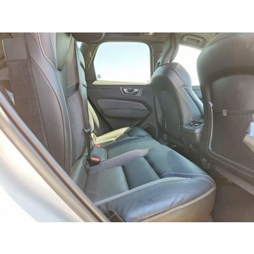 Volvo   SUV 2021,  2.0 benzyna, automat - Na sprzedaż za 45 000 zł - Tarnów - zdjęcie 11