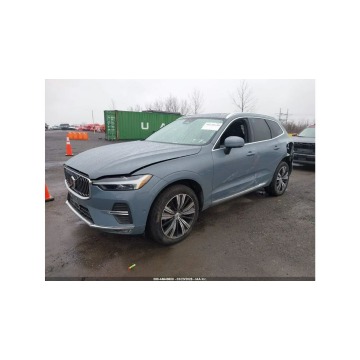 Volvo   SUV 2023,  2.0 benzyna, automat - Na sprzedaż za 79 000 zł - Tarnów - zdjęcie 3