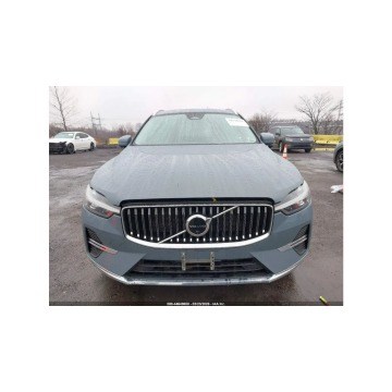Volvo   SUV 2023,  2.0 benzyna, automat - Na sprzedaż za 79 000 zł - Tarnów - zdjęcie 2