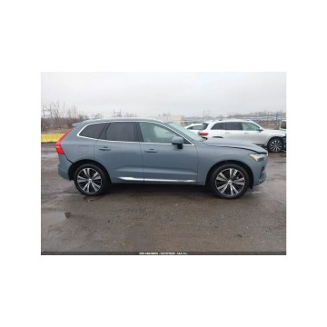 Volvo   SUV 2023,  2.0 benzyna, automat - Na sprzedaż za 79 000 zł - Tarnów - zdjęcie 4