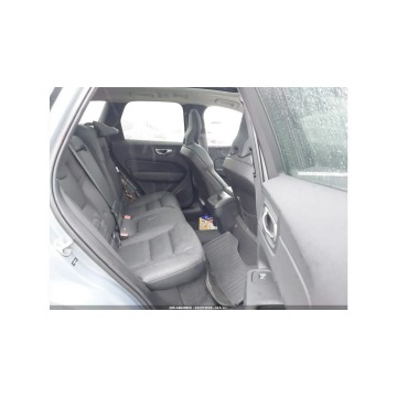 Volvo   SUV 2023,  2.0 benzyna, automat - Na sprzedaż za 79 000 zł - Tarnów - zdjęcie 12