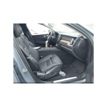 Volvo   SUV 2023,  2.0 benzyna, automat - Na sprzedaż za 79 000 zł - Tarnów - zdjęcie 10