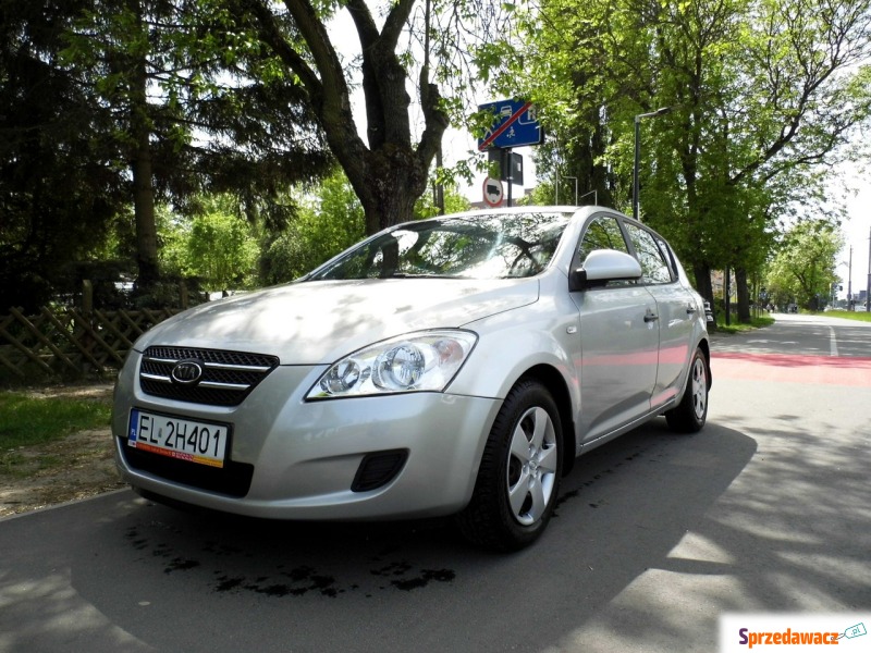 Kia Ceed  Hatchback 2009,  1.4 benzyna - Na sprzedaż za 12 900 zł - Łódź