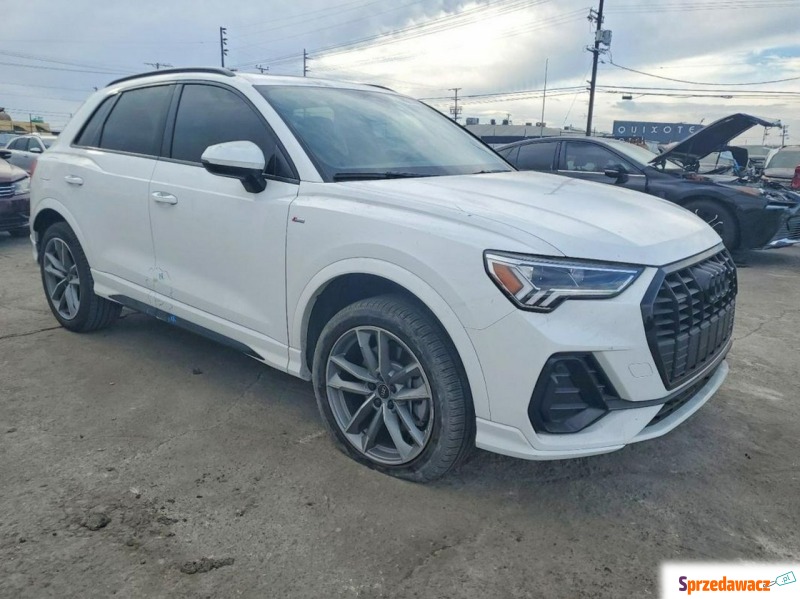Audi Q3  SUV 2024,  2.0 benzyna, automat - Na sprzedaż za 57 000 zł - Tarnów