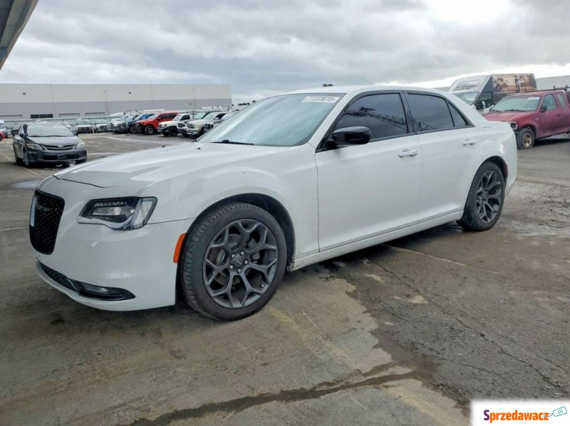 Chrysler   Sedan/Limuzyna 2019,  3.6 benzyna, automat - Na sprzedaż za 32 000 zł - Tarnów