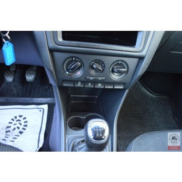 Skoda Rapid 2013 benzyna - Na sprzedaż za 16 900 zł - Gdańsk - zdjęcie 3