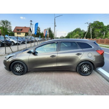 Kia Ceed  Kombi 2014,  1.6 diesel - Na sprzedaż za 26 900 zł - Żyrardów - zdjęcie 8