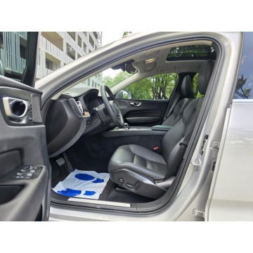 Volvo XC60  Terenowy 2023,  2.0 hybryda, automat - Na sprzedaż za 124 900 zł - Warszawa - zdjęcie 4