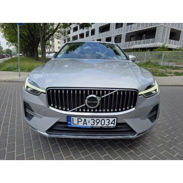 Volvo XC60  Terenowy 2023,  2.0 hybryda, automat - Na sprzedaż za 124 900 zł - Warszawa - zdjęcie 2