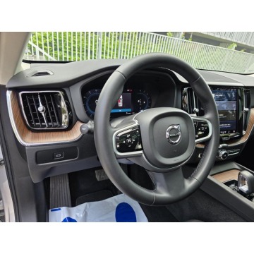 Volvo XC60  Terenowy 2023,  2.0 hybryda, automat - Na sprzedaż za 124 900 zł - Warszawa - zdjęcie 8