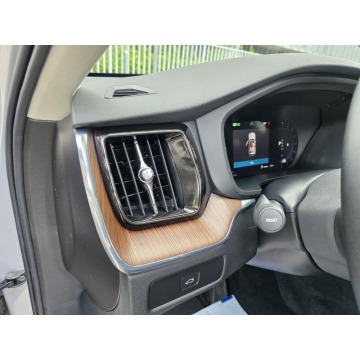 Volvo XC60  Terenowy 2023,  2.0 hybryda, automat - Na sprzedaż za 124 900 zł - Warszawa - zdjęcie 7