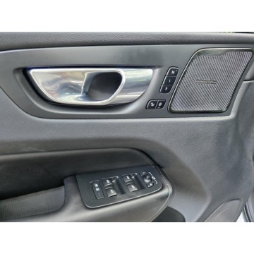 Volvo XC60  Terenowy 2023,  2.0 hybryda, automat - Na sprzedaż za 124 900 zł - Warszawa - zdjęcie 6