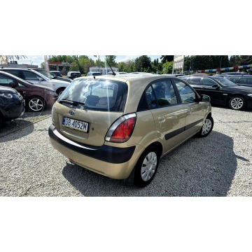 Kia Rio  Hatchback 2006,  1.4 benzyna - Na sprzedaż za 6 000,00 zł - Świdnica - zdjęcie 5