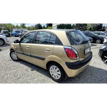 Kia Rio  Hatchback 2006,  1.4 benzyna - Na sprzedaż za 6 000,00 zł - Świdnica - zdjęcie 8