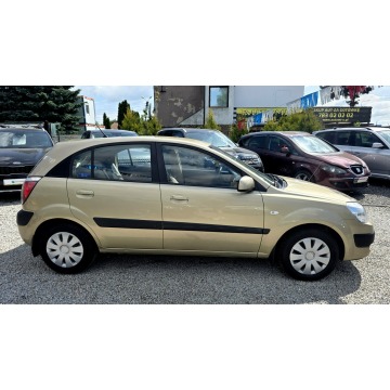Kia Rio  Hatchback 2006,  1.4 benzyna - Na sprzedaż za 6 000,00 zł - Świdnica - zdjęcie 11