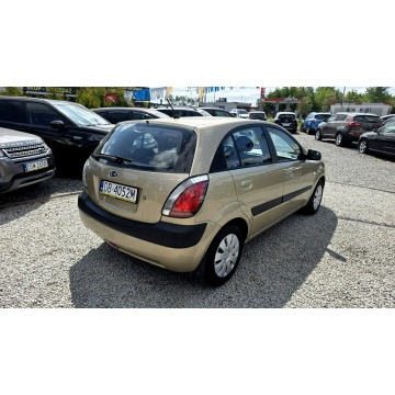 Kia Rio  Hatchback 2006,  1.4 benzyna - Na sprzedaż za 6 000,00 zł - Świdnica - zdjęcie 12