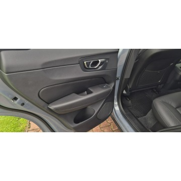 Volvo   SUV 2024,  2.0 benzyna, automat - Na sprzedaż za 165 800 zł - Paproć - zdjęcie 12