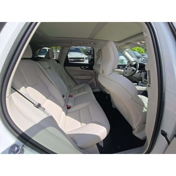 Volvo   SUV 2023,  2.0 benzyna, automat - Na sprzedaż za 69 000 zł - Tarnów - zdjęcie 9