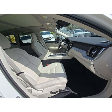 Volvo   SUV 2023,  2.0 benzyna, automat - Na sprzedaż za 69 000 zł - Tarnów - zdjęcie 8