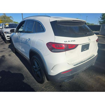 Mercedes - Benz GLA-klasa  SUV 2022,  2.0 benzyna, automat - Na sprzedaż za 55 000 zł - Wrocław - zdjęcie 3
