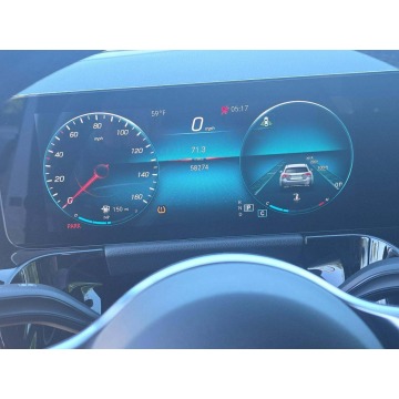 Mercedes - Benz GLA-klasa  SUV 2022,  2.0 benzyna, automat - Na sprzedaż za 55 000 zł - Wrocław - zdjęcie 7