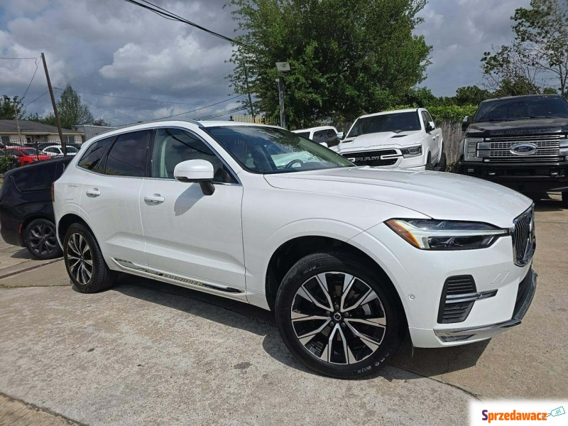 Volvo   SUV 2023,  2.0 benzyna, automat - Na sprzedaż za 69 000 zł - Tarnów