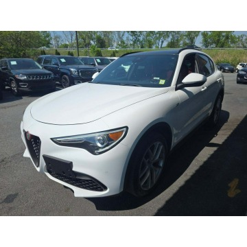 Alfa Romeo Stelvio  SUV 2019,  2.0 benzyna, automat - Na sprzedaż za 35 000 zł - Wrocław - zdjęcie 2