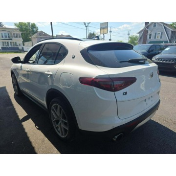 Alfa Romeo Stelvio  SUV 2019,  2.0 benzyna, automat - Na sprzedaż za 35 000 zł - Wrocław - zdjęcie 4