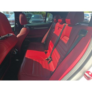 Alfa Romeo Stelvio  SUV 2019,  2.0 benzyna, automat - Na sprzedaż za 35 000 zł - Wrocław - zdjęcie 9