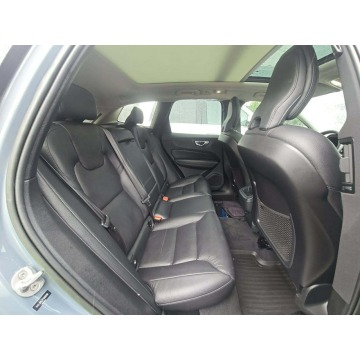 Volvo   SUV 2023,  2.0 benzyna, automat - Na sprzedaż za 69 000 zł - Warszawa - zdjęcie 10