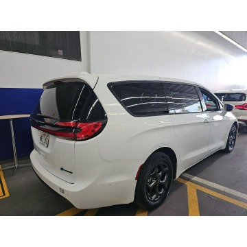 Chrysler Pacifica  Minivan/Van 2022,  3.6 hybryda, automat - Na sprzedaż za 45 000 zł - Warszawa - zdjęcie 4