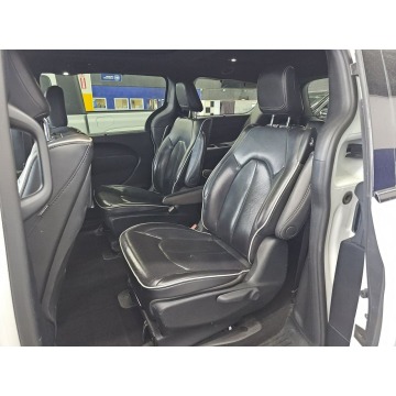 Chrysler Pacifica  Minivan/Van 2022,  3.6 hybryda, automat - Na sprzedaż za 45 000 zł - Warszawa - zdjęcie 12