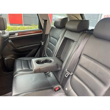 Volkswagen Touareg  SUV 2010,  3.0 diesel - Na sprzedaż za 27 700 zł - Margonin - zdjęcie 8