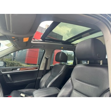 Volkswagen Touareg  SUV 2010,  3.0 diesel - Na sprzedaż za 27 700 zł - Margonin - zdjęcie 9